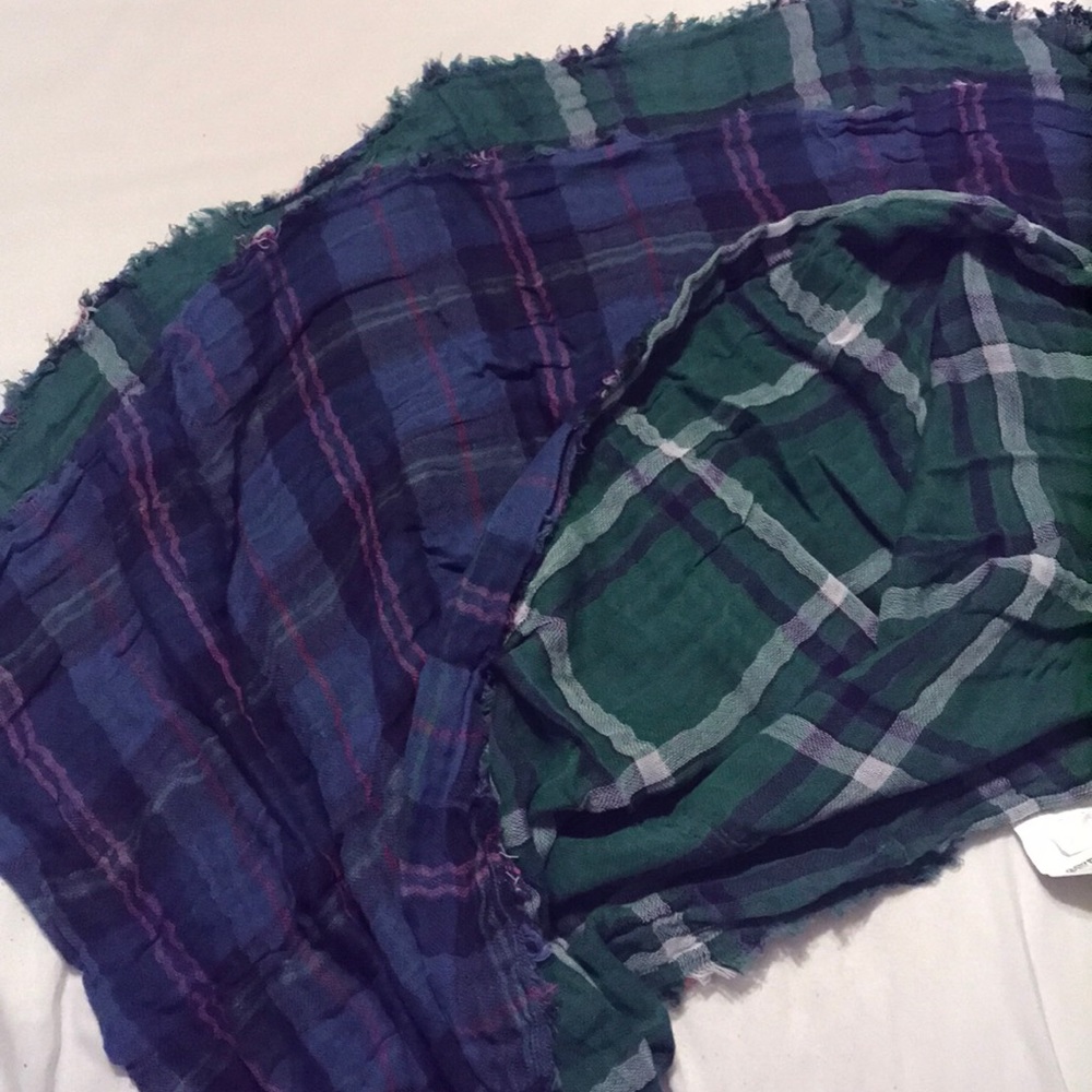 NWOT plaid infinity scarf from Old Navy